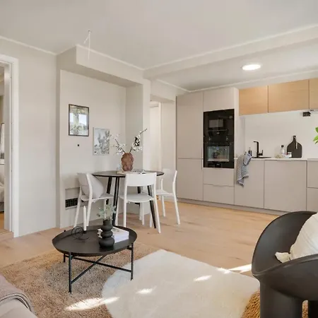 Panorama - View In L 1-bedroom Apartment *